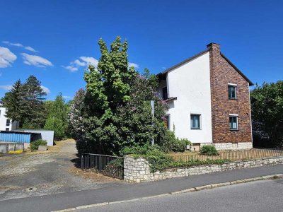 Haus auf 2.871 m² Grund, 2. Baurecht, Baumbestand, 6 Garagen, 2 Carports, Werkstatt!