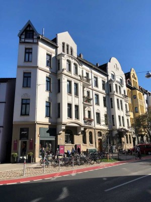 Schöne 4-Zimmer Altbauwohnung mit Balkon in der List