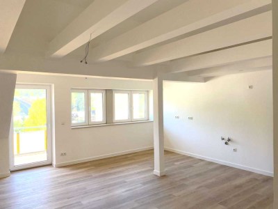 Dachgeschoss - Erstbezug in sanierter "Alter Schule" in Zwickau Pöhlau! 3fach-Verglasung und FBH!