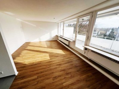 Erstbezug nach Sanierung: Penthouse mit zwei Zimmern und einer herrlichen Terrasse sowie PKW-Platz!