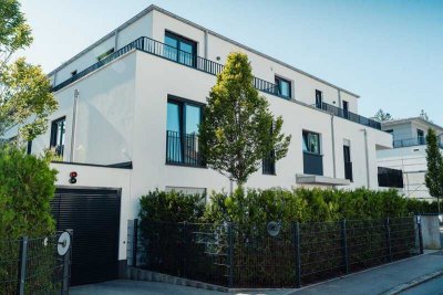 Traumhafte 4-Zimmer Erdgeschoss-Wohnung mit EBK inkl. Hobbyraum und  großem Garten in Waldtrudering