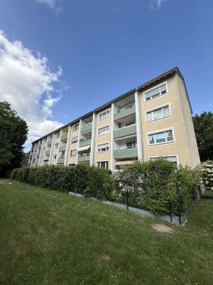 Attraktive 3-Zimmer-Wohnung mit Balkon und Einbauküche in Frankfurt-Griesheim