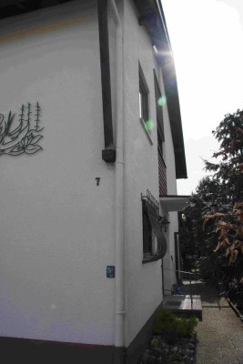 Geräumige, preiswerte und vollständig renovierte 7-Raum-Doppelhaushälfte in Penzberg