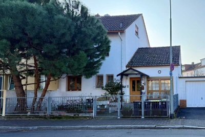 Frankfurt-Griesheim: Große Doppelhaushälfte in gesuchter Lage!