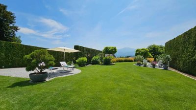 Exklusive Chiemsee-Villa in Bestlage eines renommierten Chiemseeortes - Bergpanorama