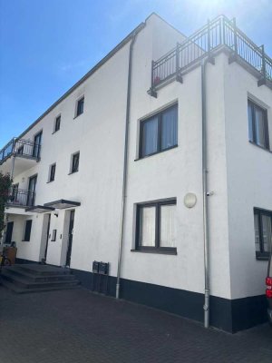 Exklusive, neuwertige 4-Zimmer-Doppelhaushälfte mit geh. Innenausstattung und EBK