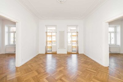 Mit Balkon & Wintergarten: Herrschaftliche 4-Zimmer-Altbauwohnung in frisch renoviertem Zustand