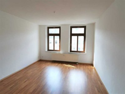 Großzügige 3-Zimmer mit Laminat, Wannenbad und Balkon, EBK in ruhiger Lage!