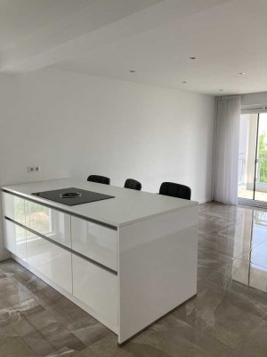 Stilvolle, neuwertige 2-Zimmer-Wohnung mit Balkon und EBK in Regensburg