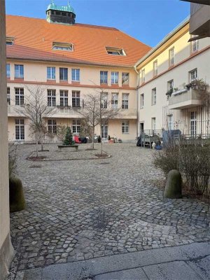 Bezugsfreie und gepflegte Wohnung mit Sonnenloggia, EBK und Stellplatz