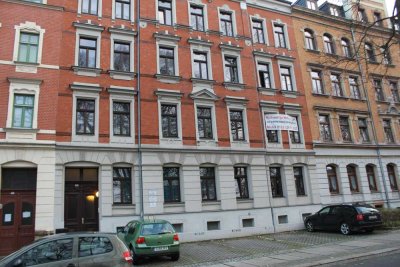 2-RAUM-WOHNUNG MIT EINBAUKÜCHE+PARKETT