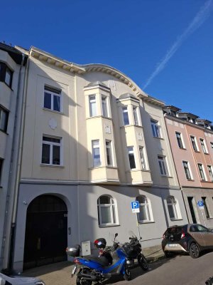 D-Benrath: wohnen im Jugendstil-Altbau - charmante 3-Zi. Whg. mit Wohnküche und Balkon