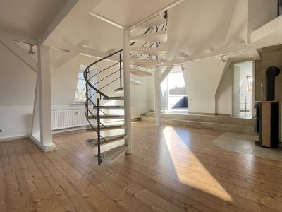 Modernisierte 3-Raum Dachgeschosswhg. mit Dachterrasse & Kamin