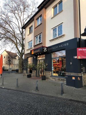 Komplett sanierte helle 2 Zimmer EG Wohnung mit einer großen Wohnküche direkt am Marktplatz