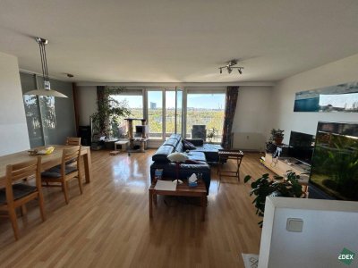 Familienwohnung: Schöne 5-Zimmer-Maisonette-Wohnung mit Balkon und Terrasse direkt an der Donau