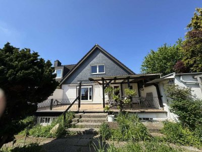 Ein-/Zweifamilienhaus in einer ruhigen und schönen Umgebung nahe Ortzentrum. Provisionsfrei.