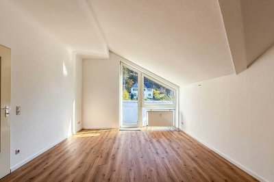 Lichtdurchflutete 4-Zimmerwohnung mit Sonnebalkon in zentraler Lage von Rösrath Hoffnungsthal!