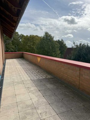 frisch sanierte Penthouse Wohnung 2 Zimmer, neue EBK 76m²