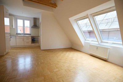 Weilheim Zentrum: Helle 1-Zi. + Galerie DG Wng. (ca. 36 qm)