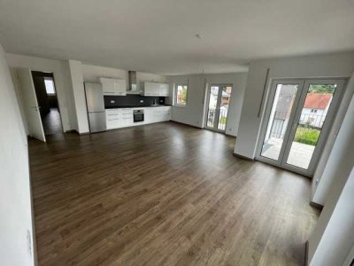 Moderne 3-Zimmer-Wohnung mit großem Balkon in Schwandorf zu vermieten