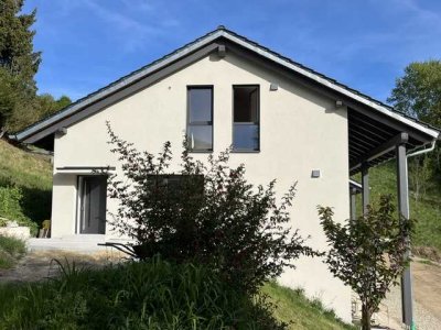 Ruheoase im Grünen und stadtnah: Doppelhaushälfte als Erstbezug
