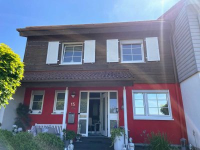 Moderne, teilmöblierte 2 Zimmer, Küche und Bad Wohnung mit EBK und Garage