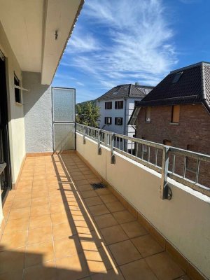 **  Schöne 1-Zimmerwohnung mit großem Balkon **