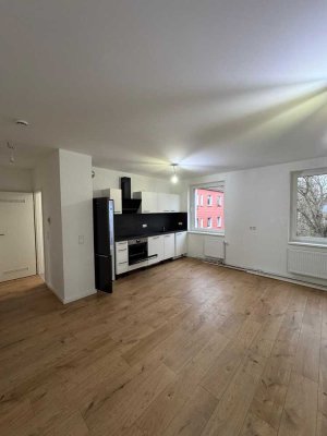 Neuwertige 3 - Zimmer Wohnung