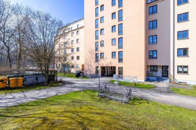 Sonnige Maisonette-Wohnung mit Dachterrasse, EBK und TG in Augsburg