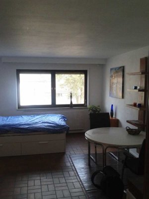 ruhige vollmöblierte Wohnung -- gute ÖVM-Verbindungen