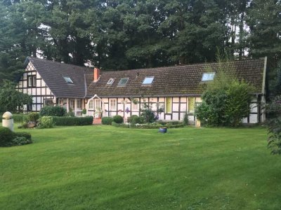 Idyllisches Einfamilienhaus im Außenbereich. Frei ab 01.07.2025. Wohnen und Gewerbe möglich