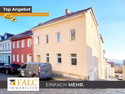 Renovierungsbedarf: Familienglück auf drei Etagen – Mehrgenerationenhaus mit Balkonen/Dach-Terrasse