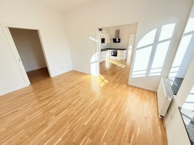 Direkter Spreeblick mit Dachterrasse! Exlusive Wohnung mit EBK, Badewanne, Abstellkammern!!