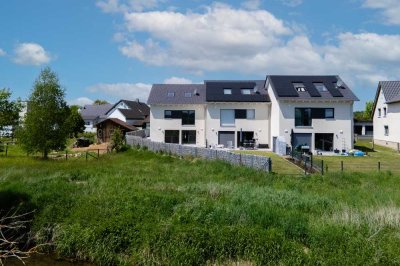 Schlüsselfertig ausgebautes REH, S/O-Terrasse, 2 Stellplätze, KFW 40, Klimafreundlicher Neubau
