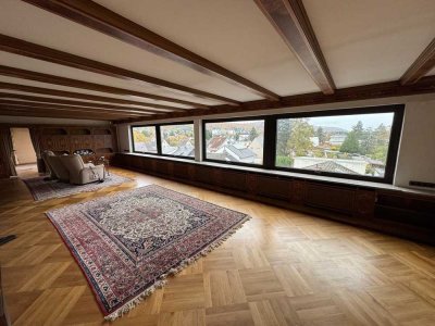 sehr großzügige, außergewöhnliche 3-Zimmerwohnung mit Dachterrasse