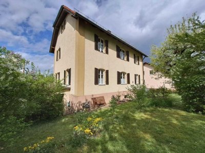 Gepflegtes 2-Familienhaus mit besonderem Flair, Naturgarten und 2. Bauplatz sucht Liebhaber