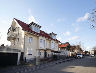 Neuwertige 3-Zimmer-Dachgeschosswohnung mit schicker Einbauküche und Südbalkon in Germering