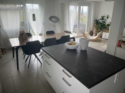 Moderne 4-Zimmer-Wohnung mit gehobener Ausstattung, Balkon und EBK