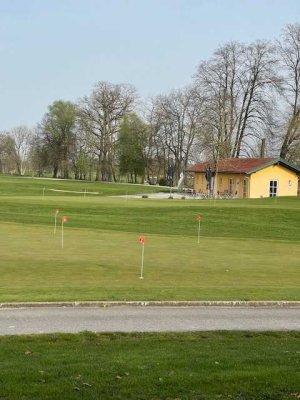 Attraktives Ferienhaus direkt am Golfplatz zu verkaufen