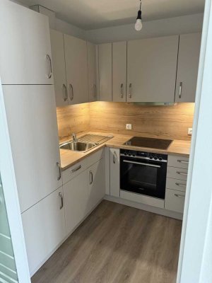 Betreutes Wohnen: Exklusives 60-Plus-Wohnen: Stilvolle 2-Zimmer-Residenz mit Westterrasse und Betreu