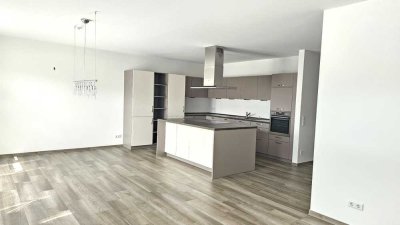 Hochwertige 3,5 Zimmer Erdgeschoss Wohnung mit Einbauküche  und Terrasse