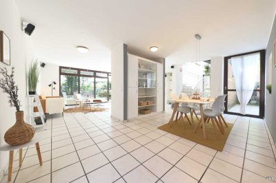 Elegant & einladend: Architektur mit Glas, Garten und starker Energieklasse B