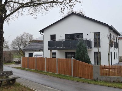 Neuwertige, schöne 4-Zimmer-Wohnung mit großem Balkon