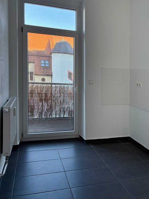 SANIERTE WOHNUNG MIT BALKON IM ZENTRUM !