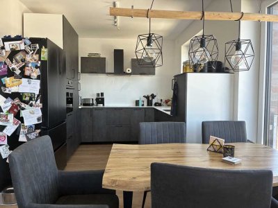 Exklusive, neuwertige 3-Zimmer-Penthouse-Wohnung mit geh. Innenausstattung mit Balkon in Albersloh