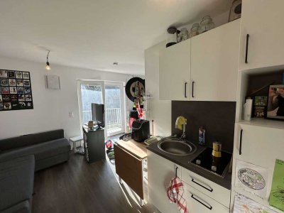 Ruhige 1 Zimmer Wohnung, teilmöbliert, hell, Einbauküche und moderne bodentiefe Dusche