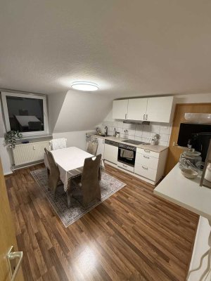 Schöne Dachgeschosswohnung mit zwei Badezimmern