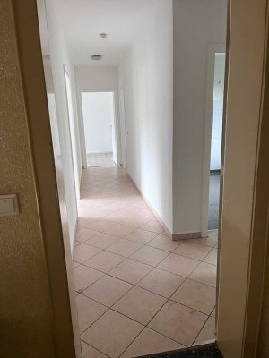 Freundliche helle 3 1/2 Zimmer Wohnung mit Balkon