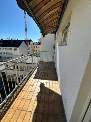 Erstbezug nach Sanierung, moderne helle und freundliche 3 Zi. Whg. in toller Lage