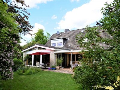 Ein Traumhaus für die Familie!
Großzüges EFH mit ELW auf schönen Gartengrundstück
 in zentraler ab